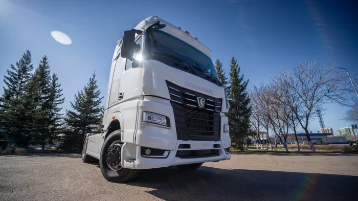 Новейший тягач КАМАЗ-54901 Hi-Tech передан клиенту в Сочи