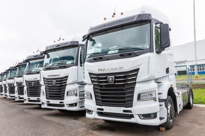 20 автомобилей КАМАЗ-54901 пополнили автопарк санкт-петербургского перевозчика