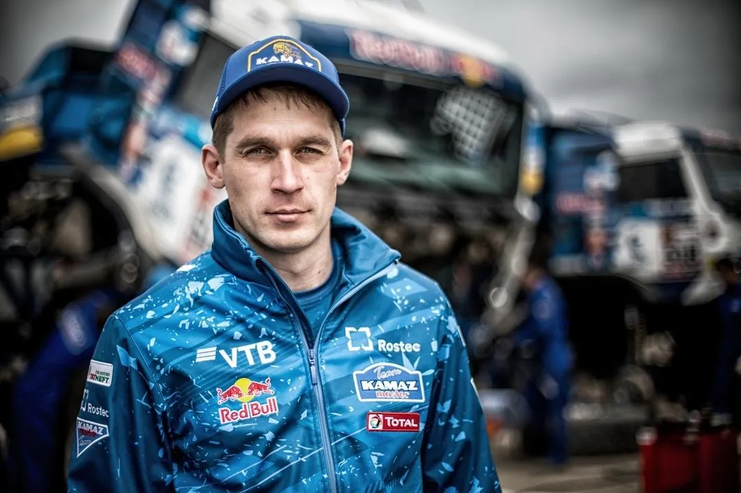 Сотников продолжает лидировать Сотников продолжает лидировать