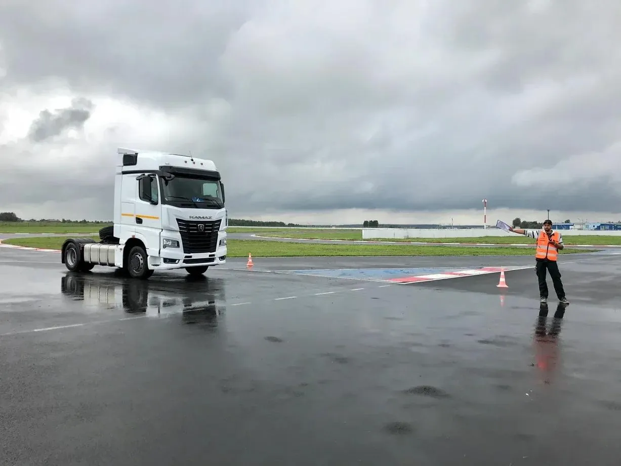 Новинку «КАМАЗа» протестировали в Москве Новинку «КАМАЗа» протестировали в Москве