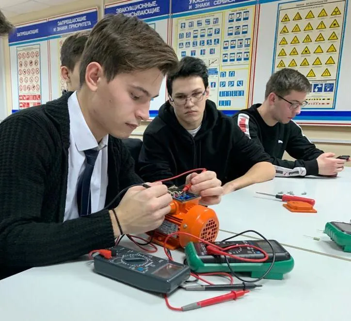 Мастер-класс для будущих техников-электриков Мастер-класс для будущих техников-электриков