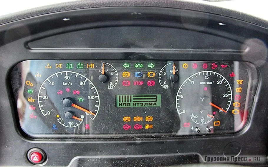 Кабина КАМАЗ 65222 Рабочее место в обновлённой кабине Кабина КАМАЗ 65222 Рабочее место в обновлённой кабине