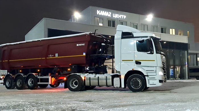 Купить новую сцепку КАМАЗ с полуприцепом НЕФАЗ - удобно в «МБ Тракс СПБ»