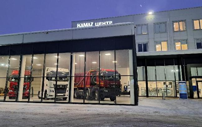 Топовый тягач КАМАЗ 54901 High-Tech, трехосный тягач КАМАЗ 65659 с ADR и 25 кубовый самосвал КАМАЗ 65951