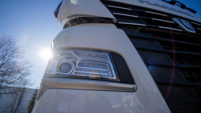 Тягачи КАМАЗ-54901 усилят потенциал крупного автоперевозчика из Санкт-Петербурга