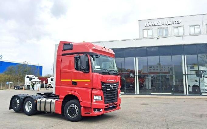 Два новых тягача КАМАЗ-65659 пополнили автопарк транспортной компании