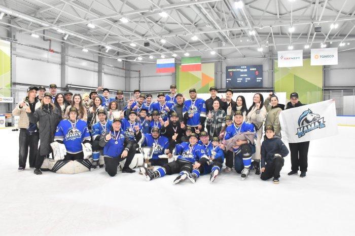 Хоккейная команда «КАМАЗ» завоевала кубок Чемпионата ОЛХ 18+