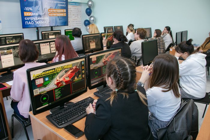 В Набережных Челнах открылась автошкола «КАМАЗ»