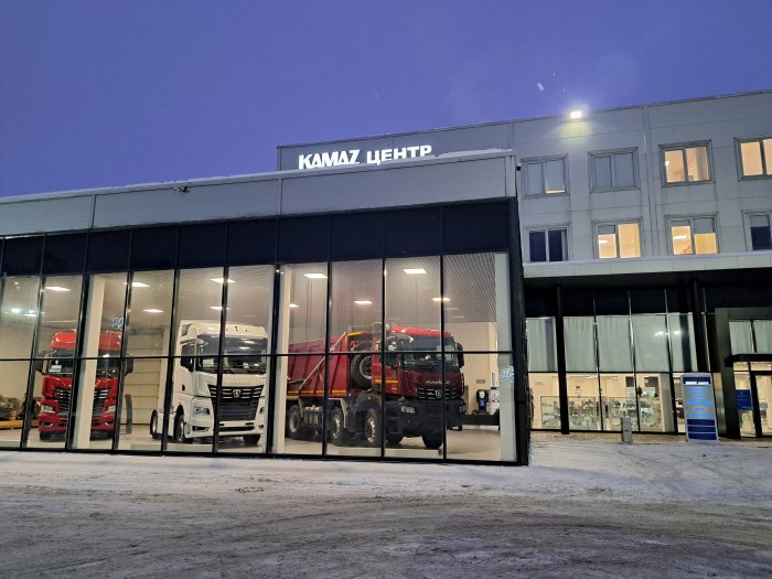 Топовый тягач КАМАЗ 54901 High-Tech, трехосный тягач КАМАЗ 65659 с ADR и 25 кубовый самосвал КАМАЗ 65951