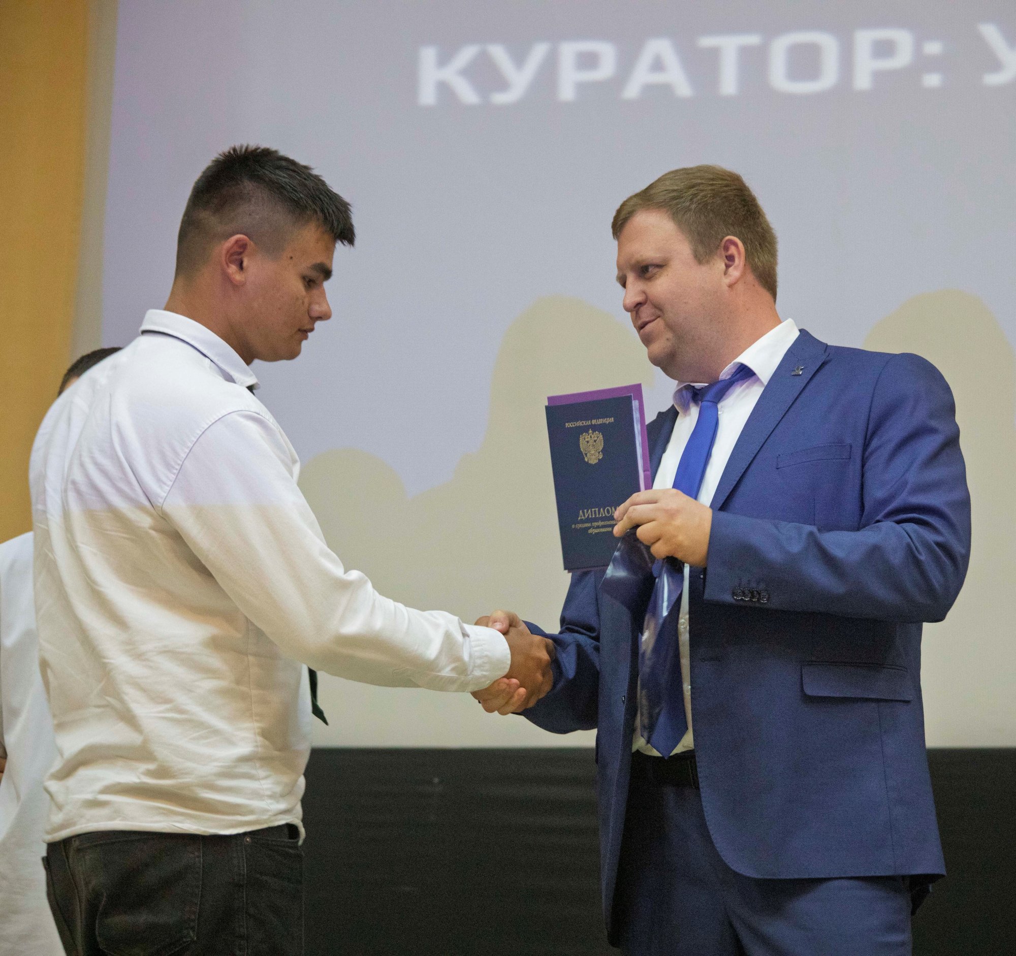 Выпускникам ГАПОУ «АТУТ» вручили дипломы на «КАМАЗе» Выпускникам ГАПОУ «АТУТ» вручили дипломы на «КАМАЗе»