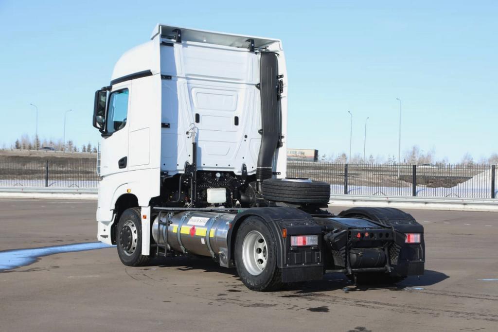 КАМАЗ 54901 на СПГ.jpg