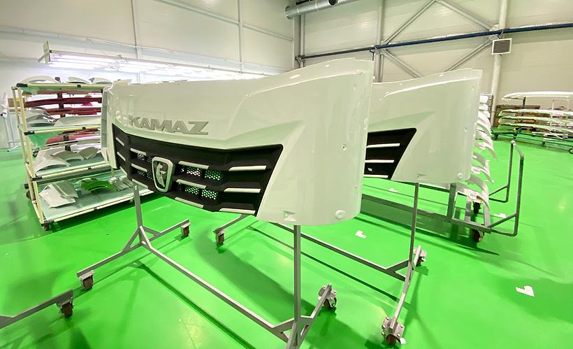 «Технотрон» наладил производство деталей экстерьера и интерьера новых тягачей КамАЗа серии К5 — передних бамперов, облицовочных панелей, панелей приборов. Фото: Фонд развития промышленности (ФРП) 