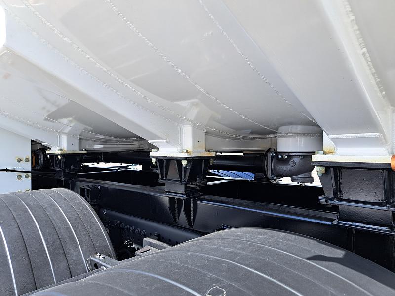 Автоцистерна КАПРИ для светлых нефтепродуктов на базе КАМАЗ-65658 (6x2) 17 куб.м