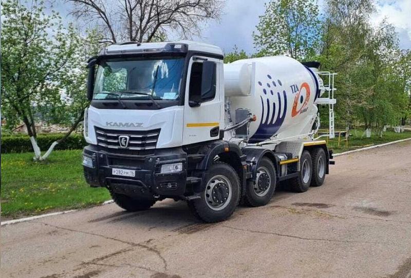 Автобетоносмеситель (АБС) КАМАЗ 581425 на шасси KAMAZ-65951 (8х4)