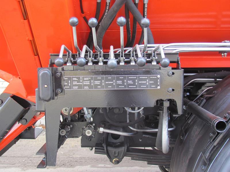 Мусоровоз КО-449-05 на шасси KAMAZ-53605 (4х2) 18,5 м.куб.