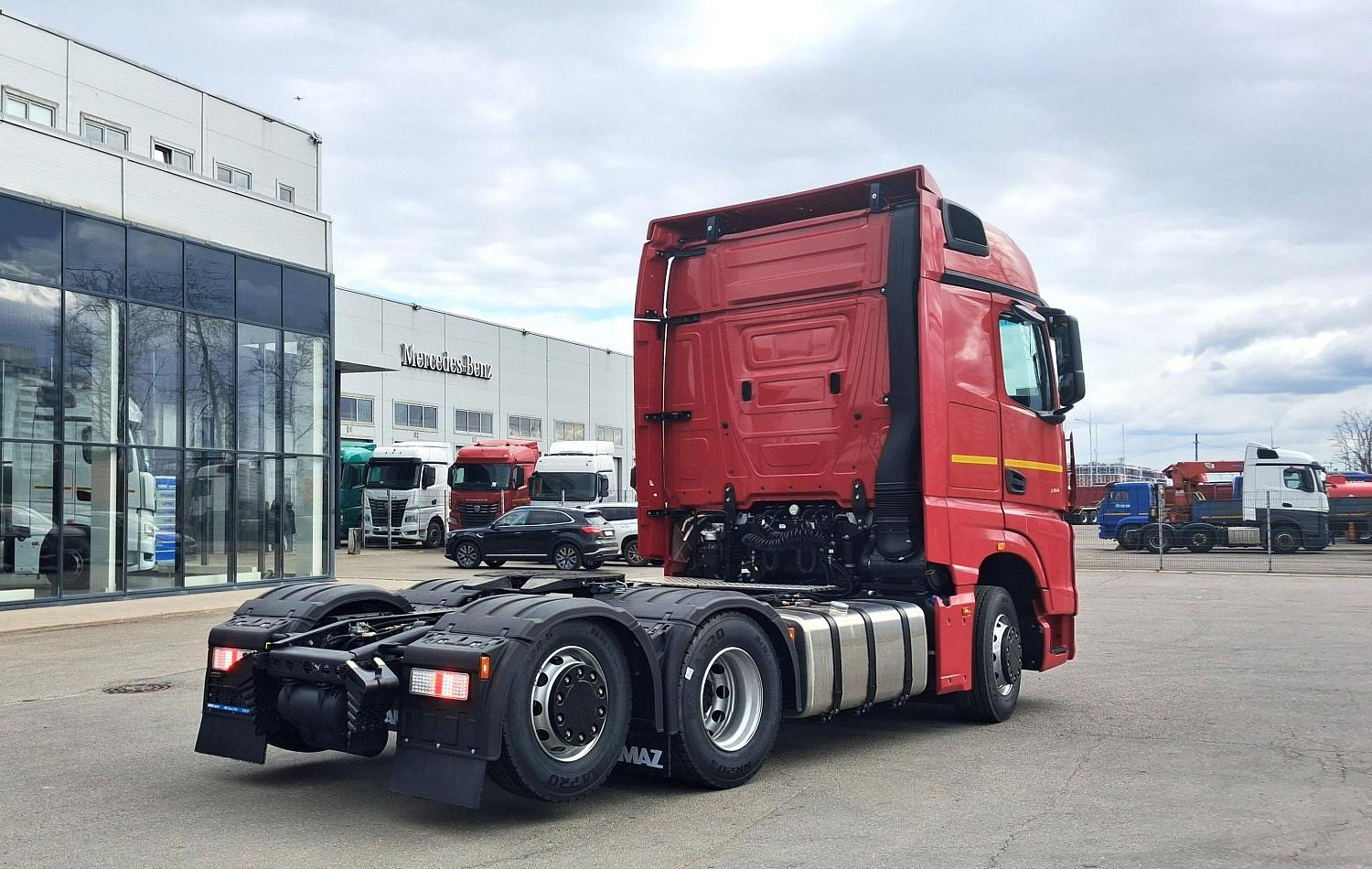 Два новых тягача КАМАЗ-65659 пополнили автопарк транспортной компании