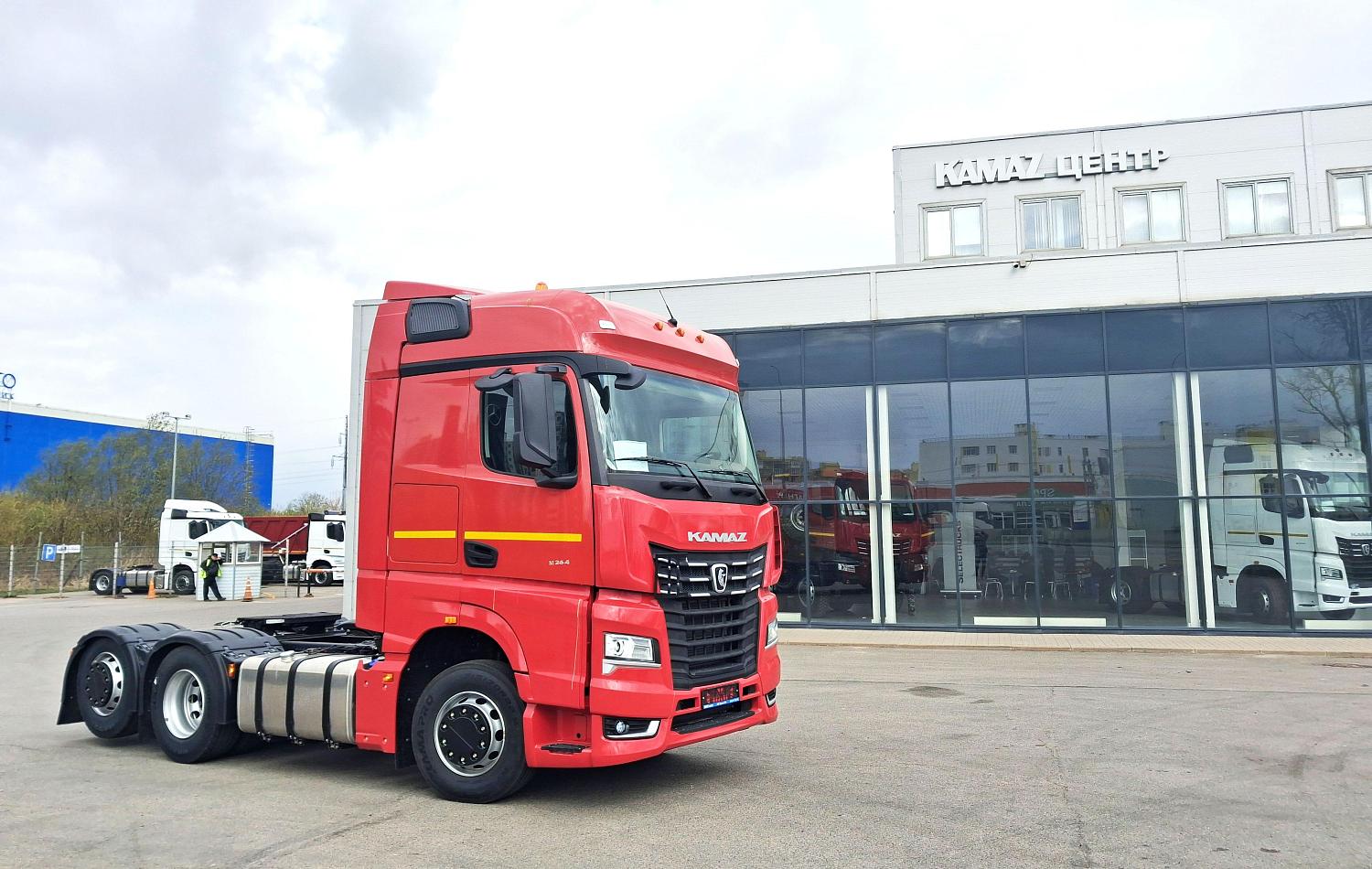 Два новых тягача КАМАЗ-65659 пополнили автопарк транспортной компании