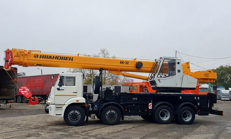 Автокран КАМАЗ КС-55717К-1 на шасси KAMAZ-6540 (8х4)