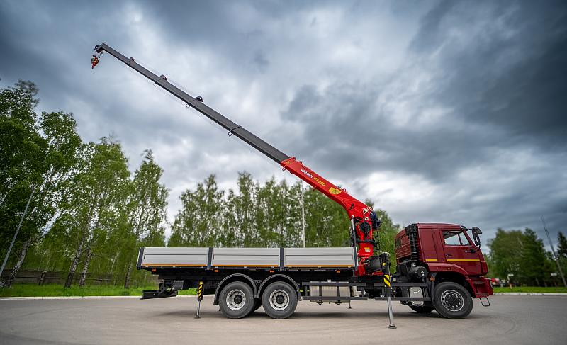 Бортовой автомобиль КАМАЗ 65117-3010-48 (6x4) c КМУ INMAN ИТ 200