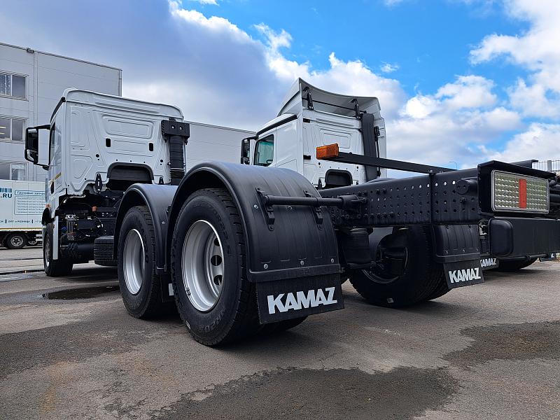 Шасси КАМАЗ-65658-1766-49 (6x2-2) c ADR