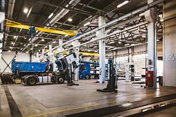 Почему ремонт грузовика в частном гараже или своими руками обходится дороже