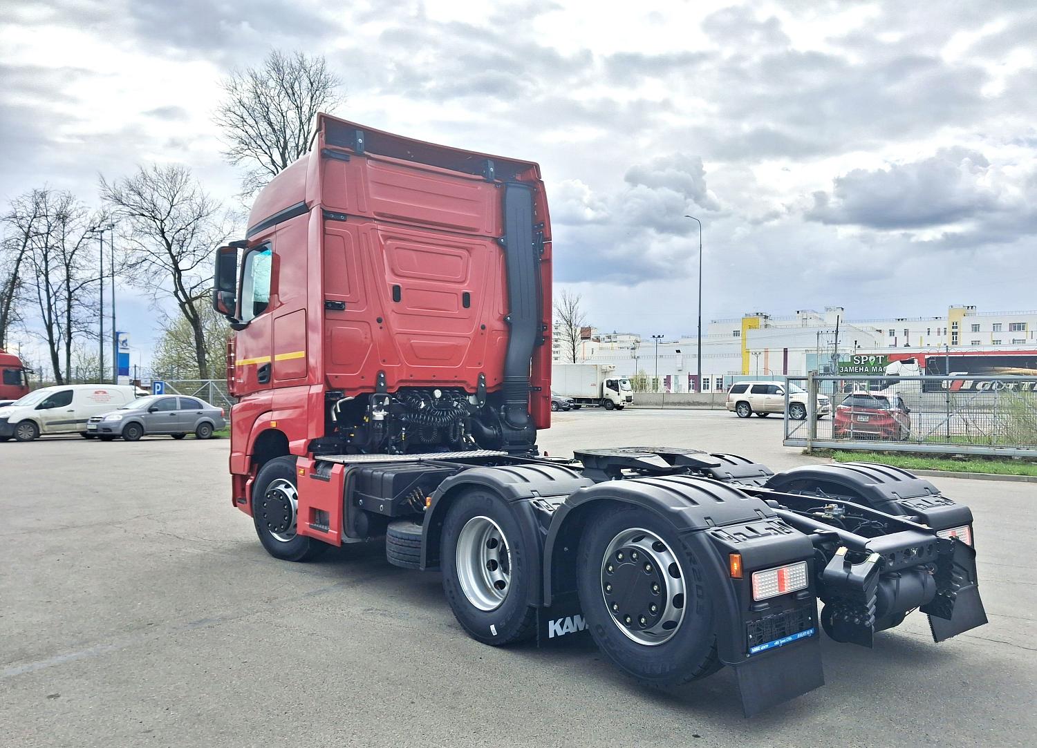 Два новых тягача КАМАЗ-65659 пополнили автопарк транспортной компании