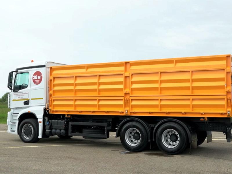 Самосвал-зерновоз 65658F-001-49 на шасси KAMAZ-65658 6х2-2