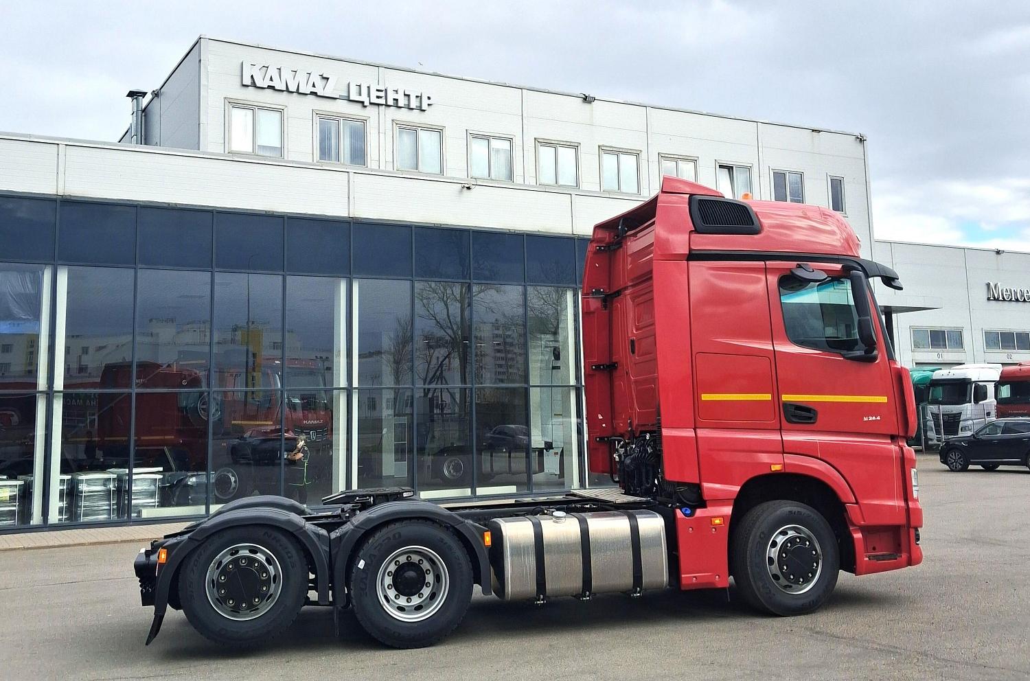 Два новых тягача КАМАЗ-65659 пополнили автопарк транспортной компании