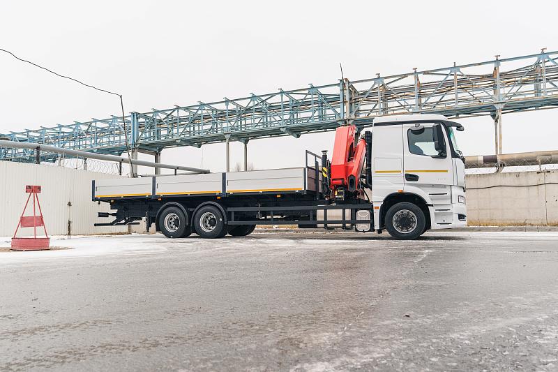 Бортовой автомобиль КАМАЗ 65658-0001764 В5 (6x2) c КМУ INMAN 320C