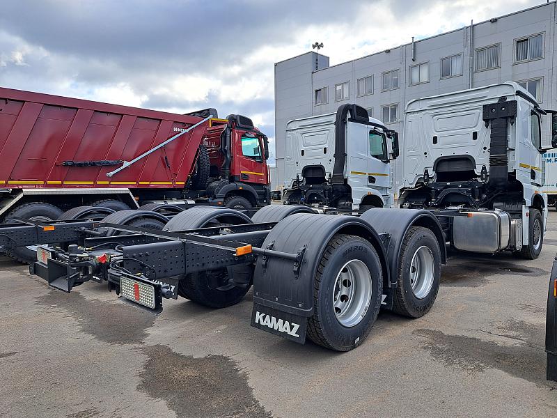 Шасси КАМАЗ-65658-1766-49 (6x2-2) c ADR