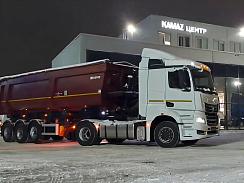 Самосвальная сцепка - тягач KAMAZ-54902 (4х2) и полуприцеп НЕФАЗ 9509-30