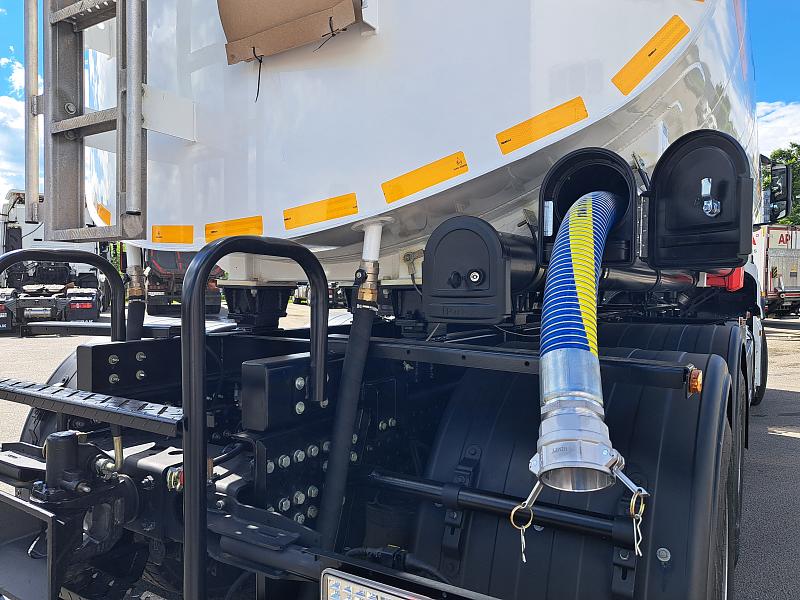 Автоцистерна КАПРИ для светлых нефтепродуктов на базе КАМАЗ-65658 (6x2) 17 куб.м
